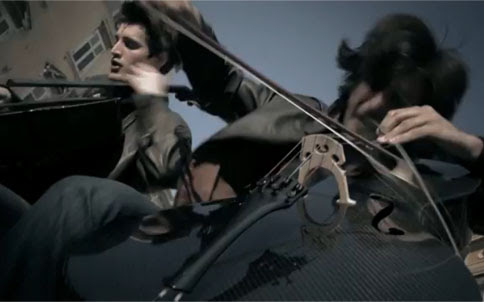 Music : Sulic & Hauser covers Guns n Roses’ “Welcome to the Jungle” on 2 cellos.