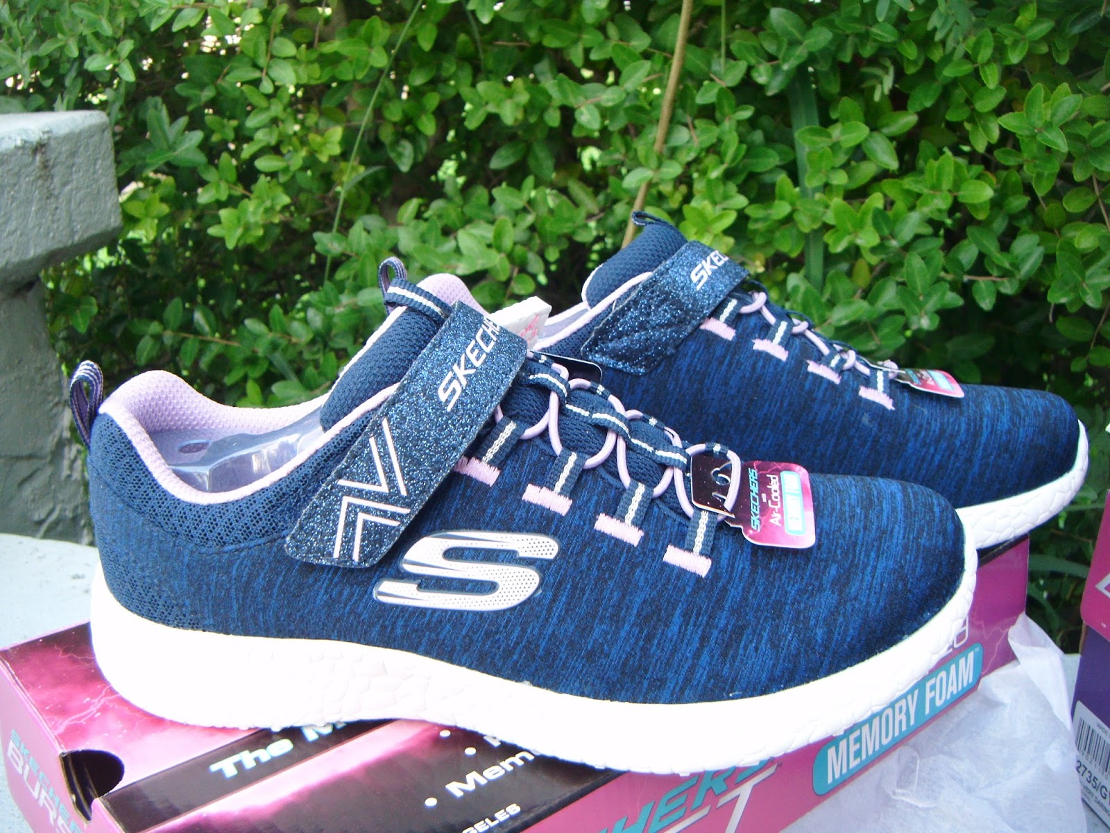 The Diaries: SKECHERS Burst + Twinkle Toes Lights Up New York + Giveaway!