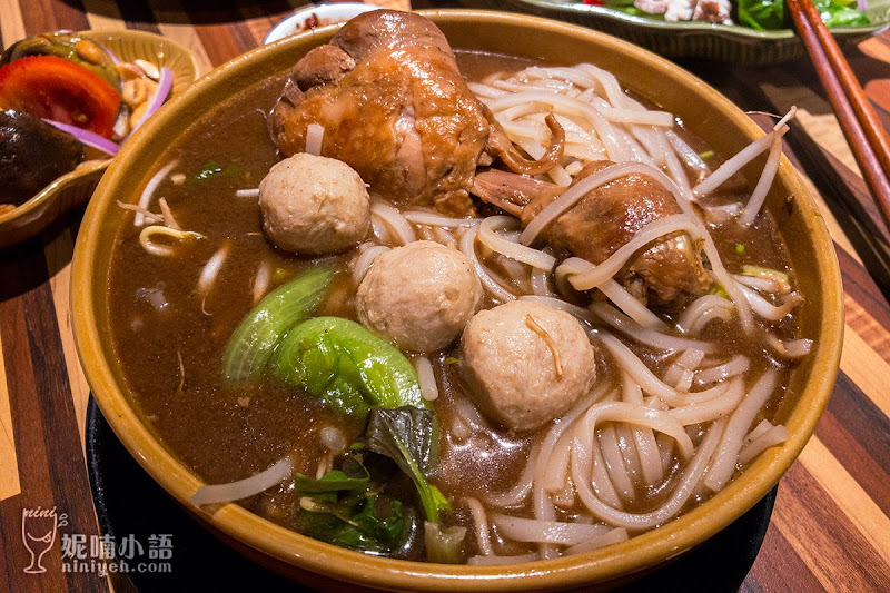 【台北大安區】阿寒泰泰式船麵專賣店。 遠企巷弄泰式麵食的專家