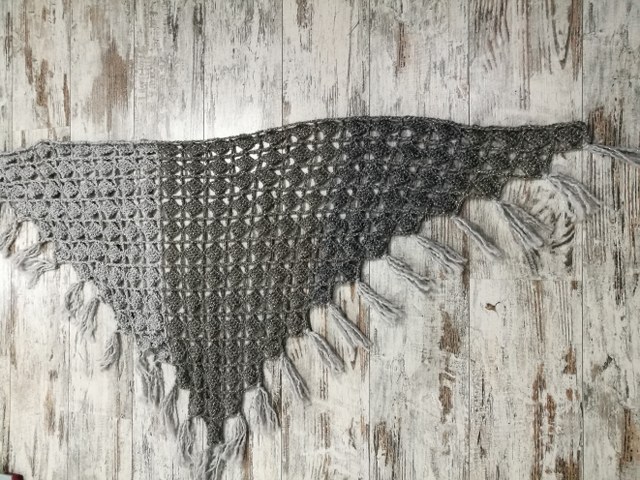 a piedi a in vendita all'ingrosso bene fuori x oanacrochet: Scialle triangolare / Crochet triangolar shawl a piedi a in vendita all'ingrosso bene fuori x oanacrochet: Scialle triangolare / Crochet triangolar shawl