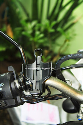 Dudukan gps terpasang di handle bar Dudukan gps terpasang di handle bar