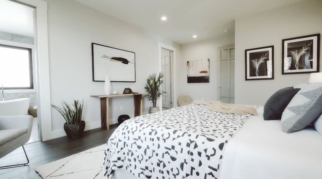 Tour 616 Aileen St, Oakland Home vs. 23 Interior Design Photos