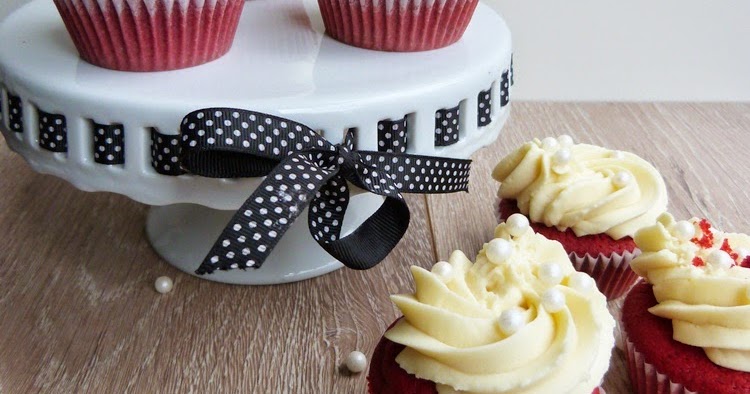 Red Velvet Cupcakes mit Frischkäse-Schokoladen-Frosting [Ohrwurm-Alarm ...