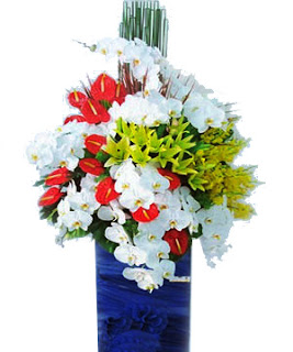 VIETFLOWER hỗ trợ khách hàng hướng dẫn cách cắm lẵng hoa khai trương khi quý khách đến mua hoa