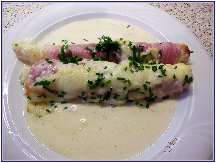 Lecker mit Geri: Überbackene Spargel-Schinken-Rollen mit Sauce ...