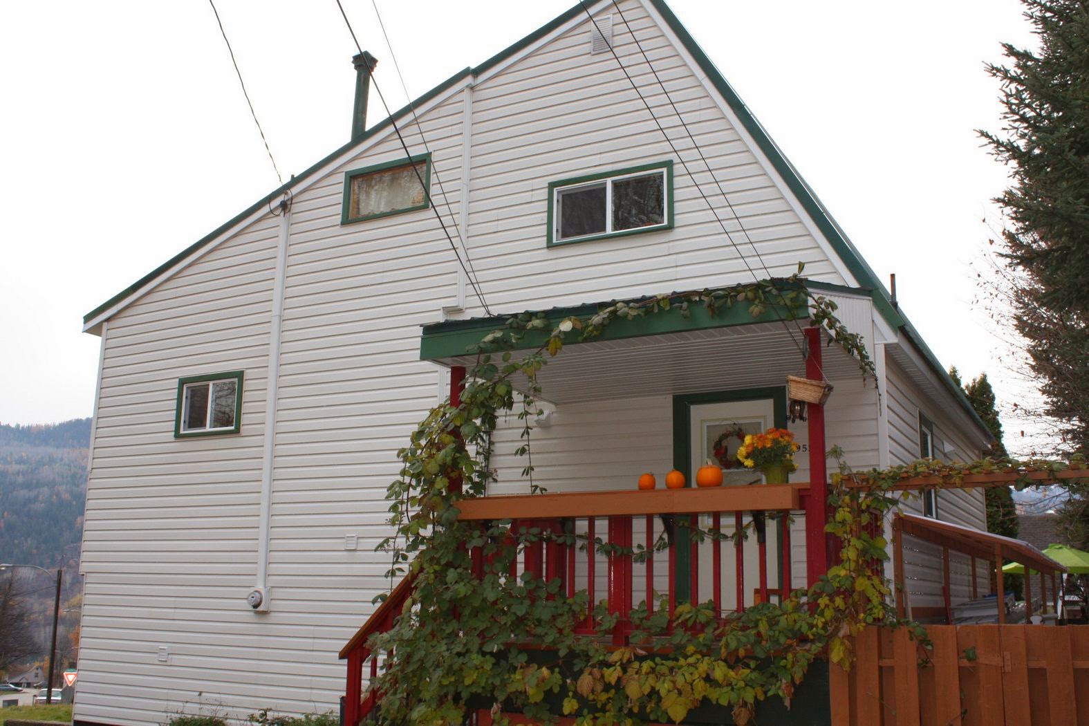 House for Sale in Warfield, British Columbia