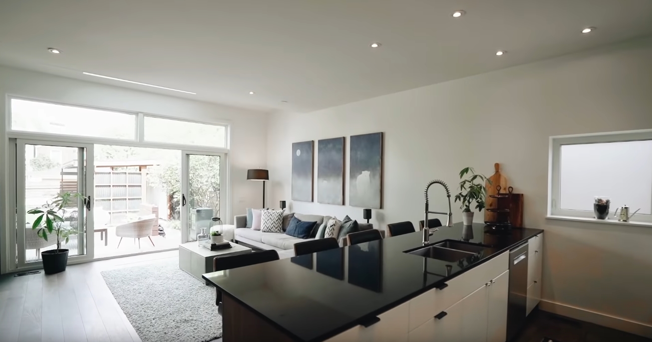 16 Photos vs. 257 Humbercrest Blvd, Toronto, Ontario - High End Home & Interior Design Video Tour 16 Photos vs. 257 Humbercrest Blvd, Toronto, Ontario - High End Home & Interior Design Video Tour