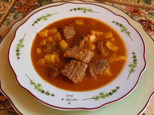 Ternera guisada en salsa de mamá - Beef stew Ternera guisada en salsa de mamá - Beef stew