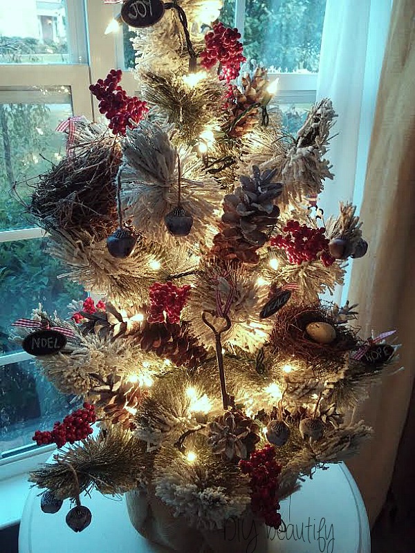 Decorating a flocked tree DIY blog