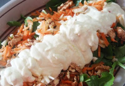 ensalada con manzana, nueces y requesón