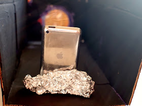 Place iPod in aluminum foil to project image