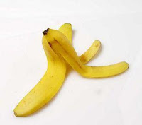 Cara Alami Memutihkan Gigi Yang Terbukti Ampuh - kulit pisang