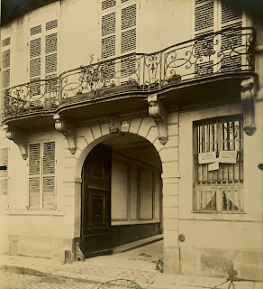 Balcon de l'hôtel de Jassaud quai de Bourbon à Paris, photo de Atget vers 1900