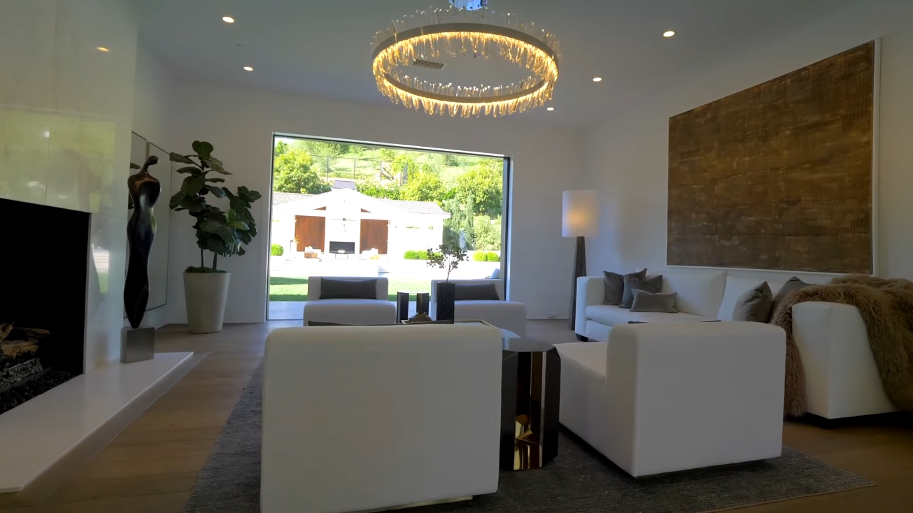 30 Photos vs. STEP INSIDE THE WEEKND CALABASAS HOUSE TOUR $24,995,000 - Luxury Home & Interior Design Tour