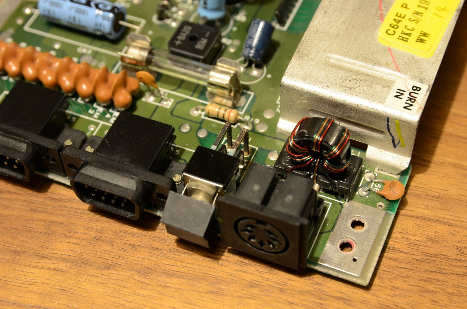 kompjut0r: C64 power switch surgery