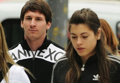 Football Super Star Player: Lionel Messi With Girlfriend Pictures 2013