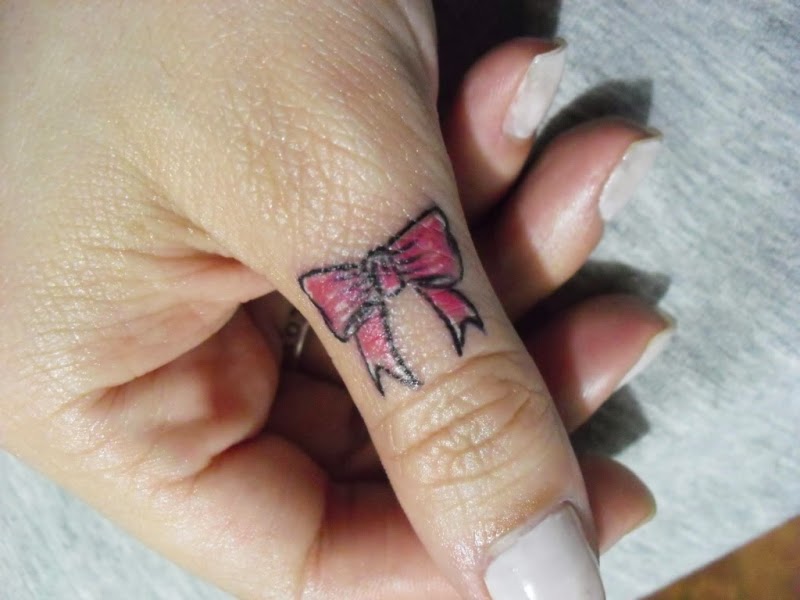 Cute Bow Finger Tattoo Designs And Ideas - dashingamrit