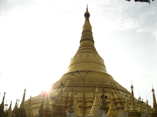 Myanmar : The Land of Many Pagodas Myanmar : The Land of Many Pagodas