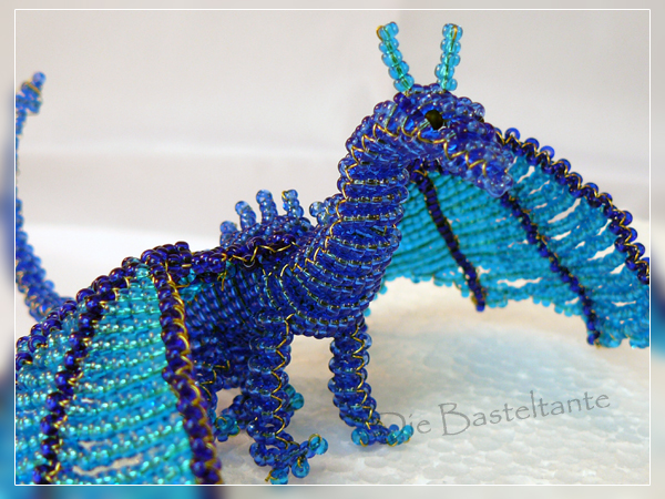 Lost im Papierladen: Drache in blau