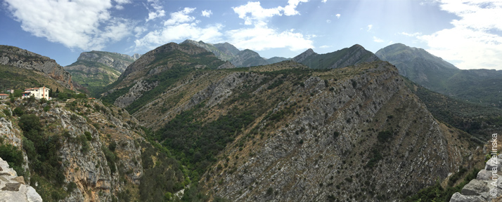 Вид на горы с крепостной стены, Черногория
