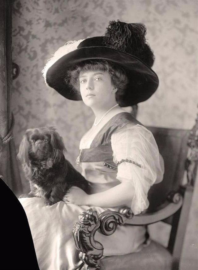 Check Out What Alice Lee Roosevelt Longworth Looked Like  in 1904 
