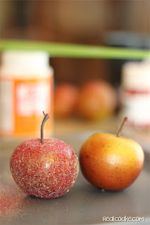 Simple and easy #DIYCraft to make beautiful glitterized apples from realcoake.com