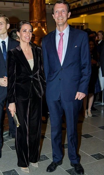 Princess Marie is wearing her ufo suit and top and Marie wearing her Michael Kors pumps and Christine Hvelplund Alphabet ring