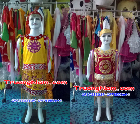 Trang phuc mua tay nguyen em be