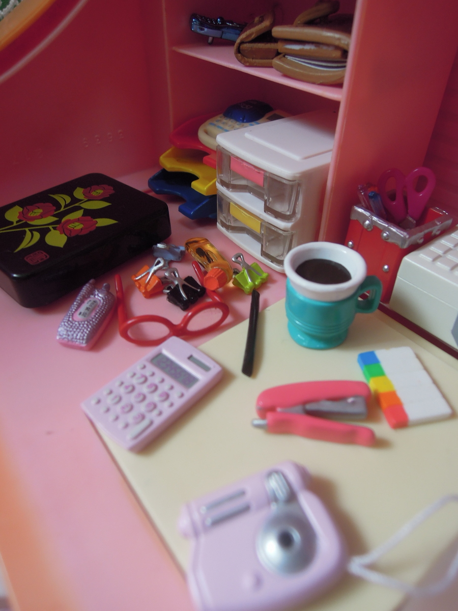 Just for fun ) ♛MATTEL 1988 Barbie Roll Top Desk & Barbie 芭比書桌及野餐芭比