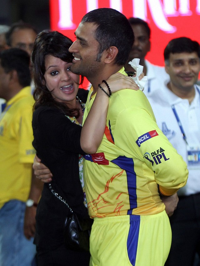 pareshshah Dhoni�s Wife Celebrates CSK Win