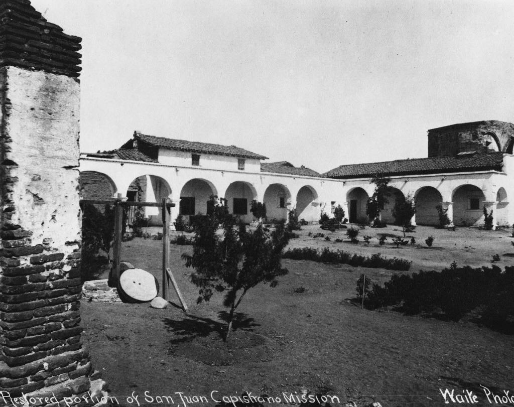 Phantom Los Angeles: Mission San Juan Capistrano, San Juan Capistrano, Ca1024 x 811