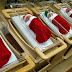 (ΚΟΣΜΟΣ)Μαιευτήριο τυλίγει τα νεογέννητα σε Χριστουγεννιάτικες κάλτσες