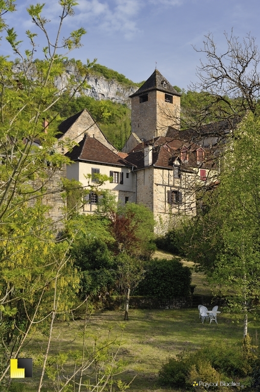 Maison de village au pied de l'église d'Autoire photo pascal blachier