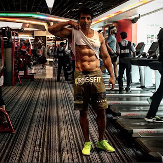 Shirtless Bollywood Men: Sonu Sood shirtless: Bollywood hunk topless