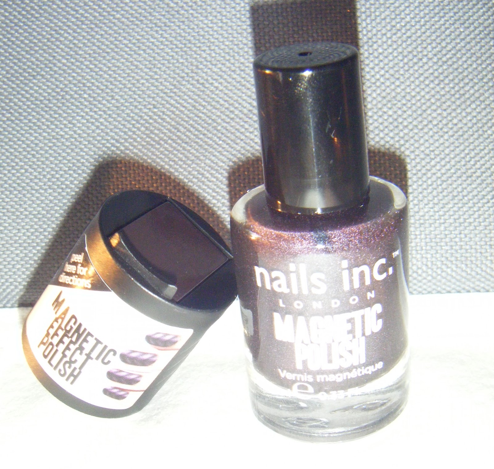 No Nekkid Nails Layla Magneffect vs. Nails Inc. Polish