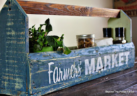 pallet wood, reclaimed wood, toolbox, fusion mineral paint, old sign stencils, beyond the picket fence, http://bec4-beyondthepicketfence.blogspot.com/2015/04/farmers-market-toolbox.html