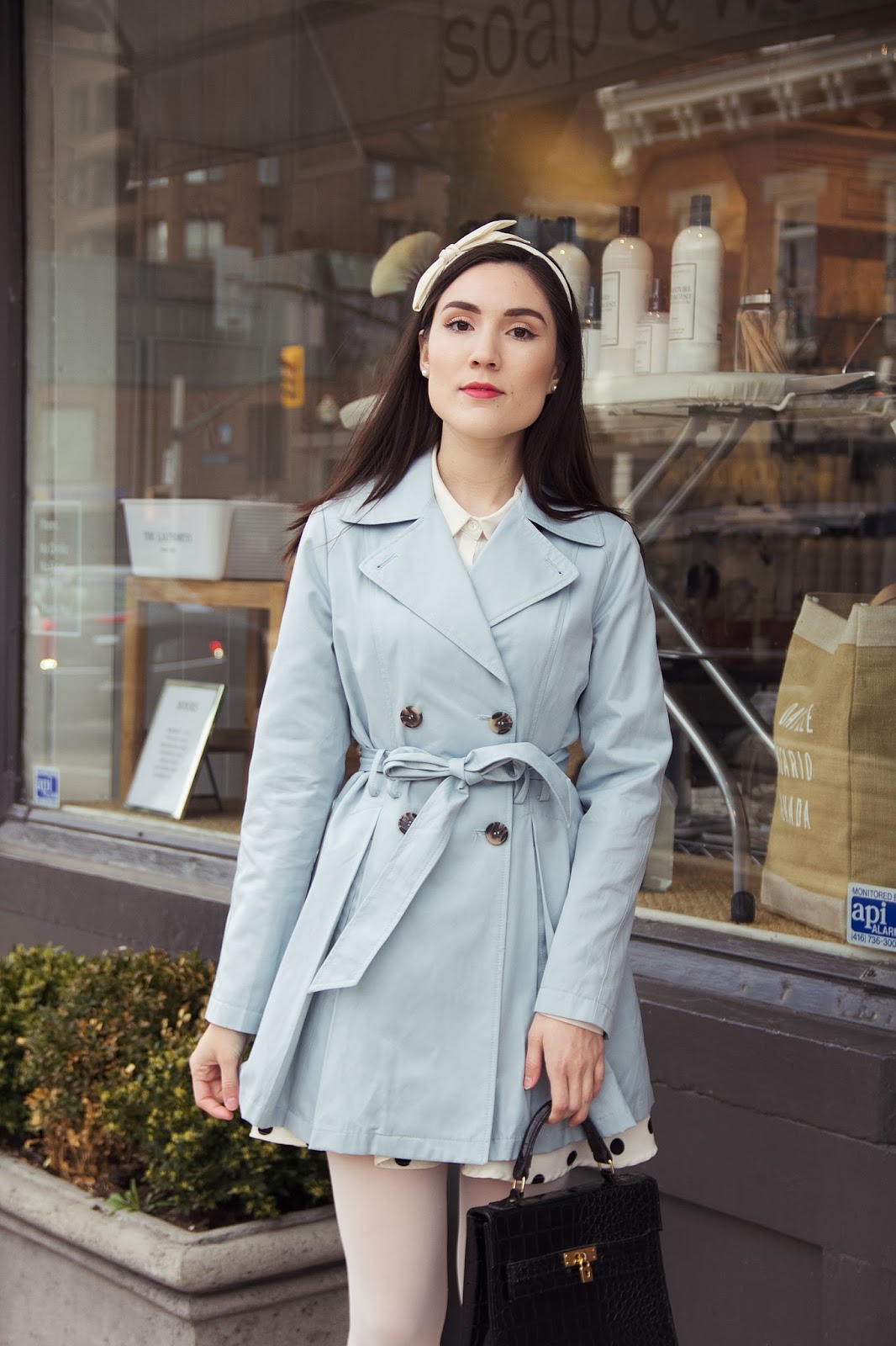 Light blue trench coat Carolina Pinglo