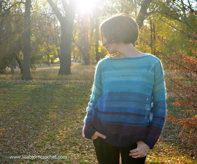 Free knitting pattern Blue Feather Sweater (photo by Lilla Björn's Crochet World) | Happy in Red Free knitting pattern Blue Feather Sweater (photo by Lilla Björn's Crochet World) | Happy in Red