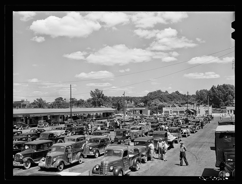 20 Vintage Photographs of Street Scenes of Benton Harbor, Michigan in