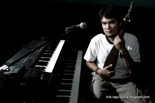 Viky Sianipar Viky Sianipar
