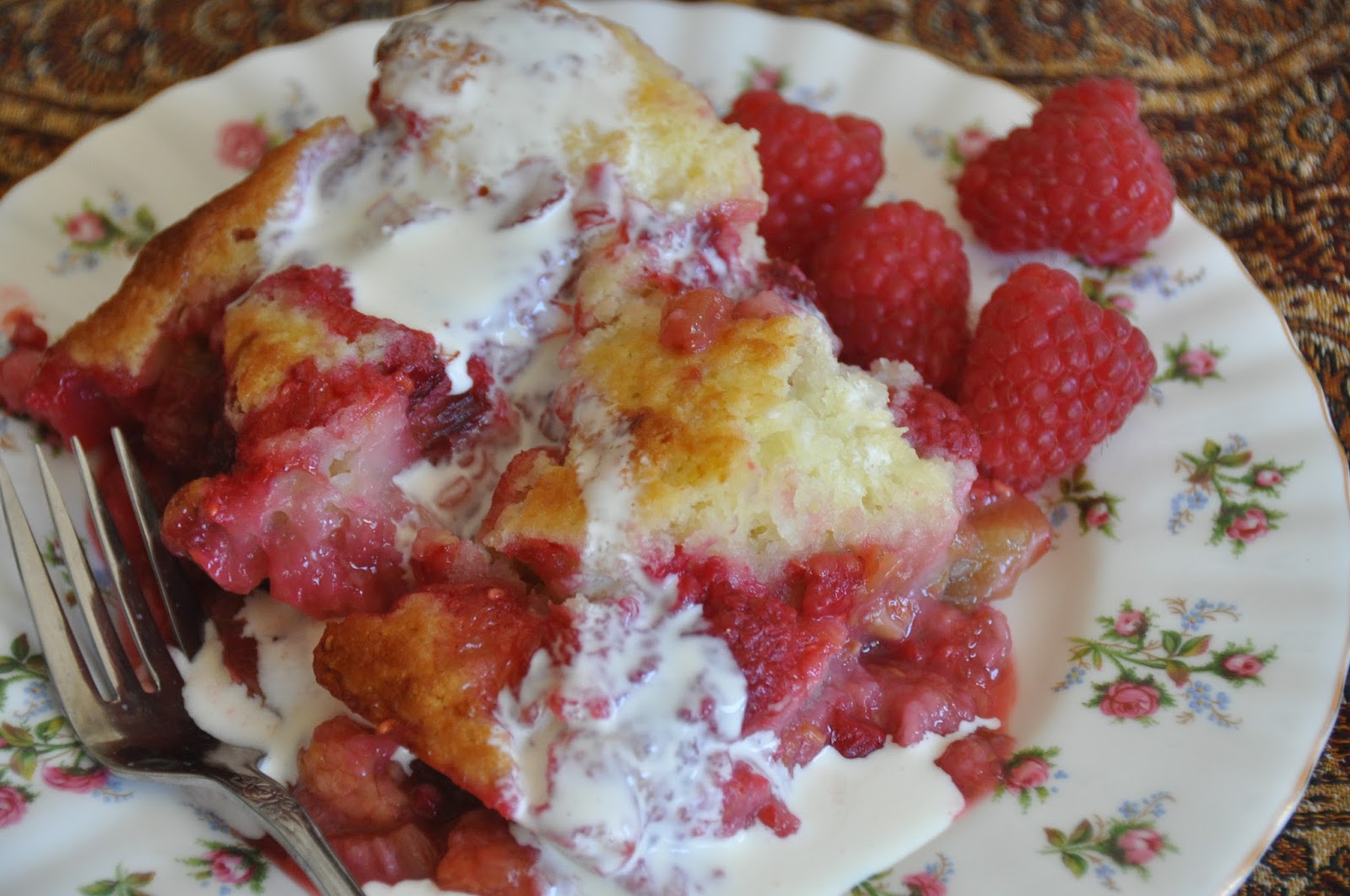 Kootenai Girl - A Vegetarian Food Adventure: Raspberries and Rhubarb.......