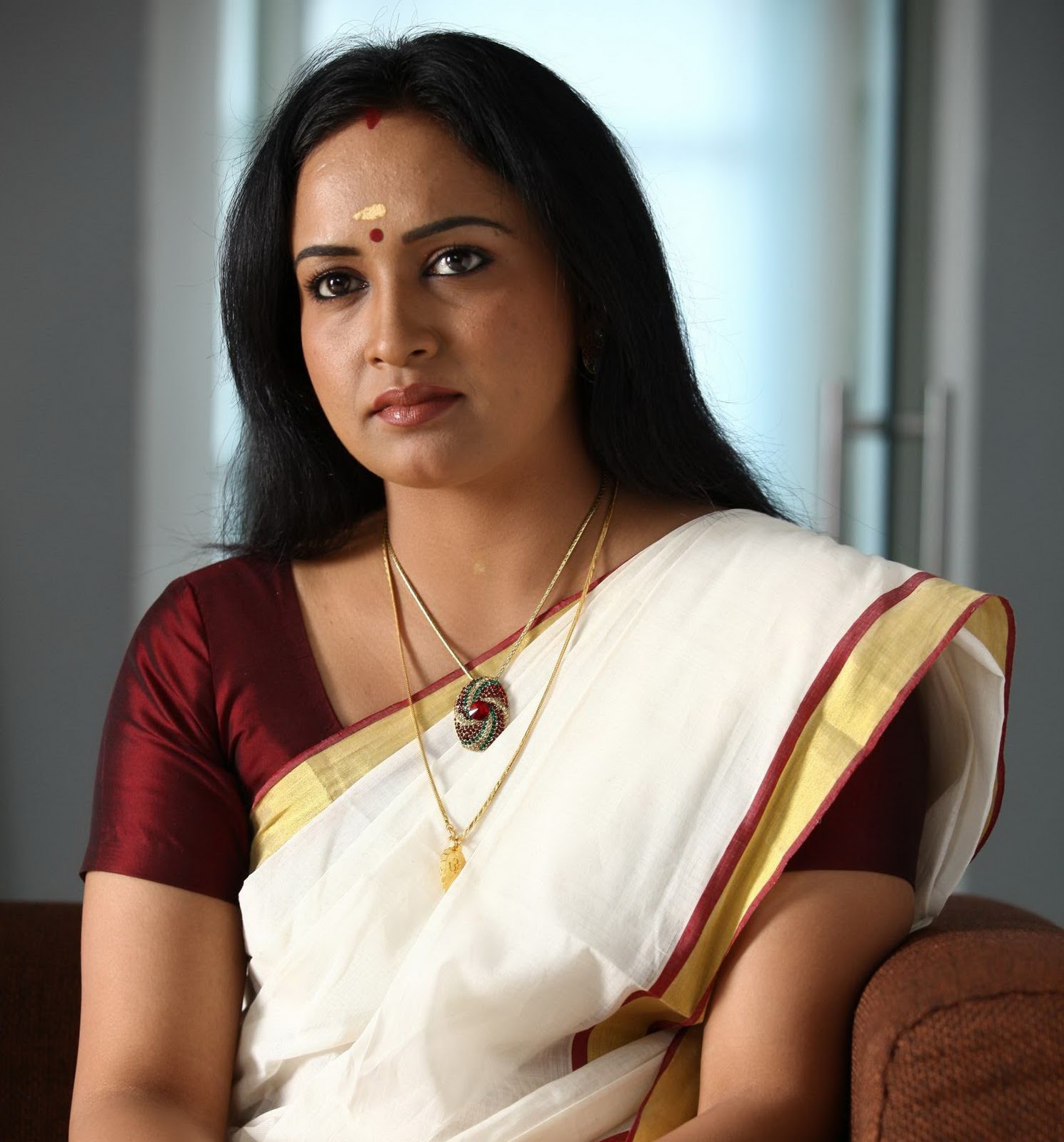 Fame hot pics of mallu actress Lena