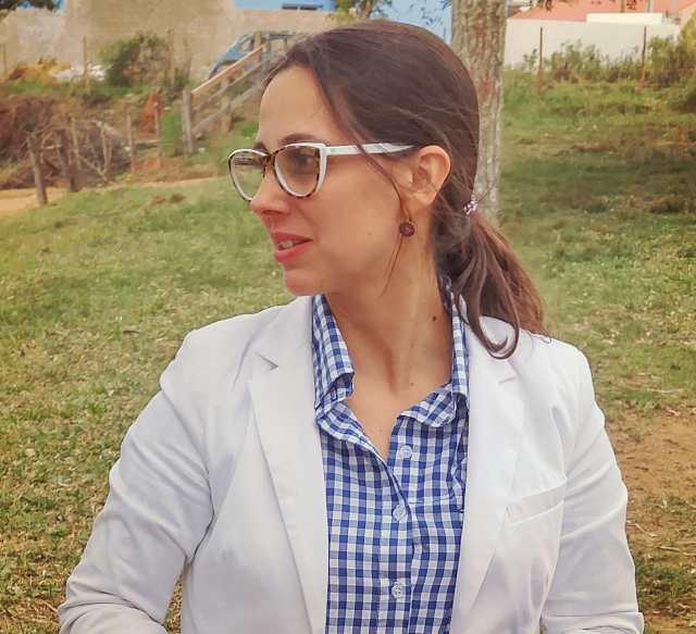 Legging de couro e blazer branco Legging de couro e blazer branco