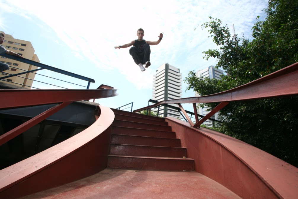 NILTÃO DE TAUBATÉ ENSINA COMO FAZER O PARKOUR DE VERDADE 