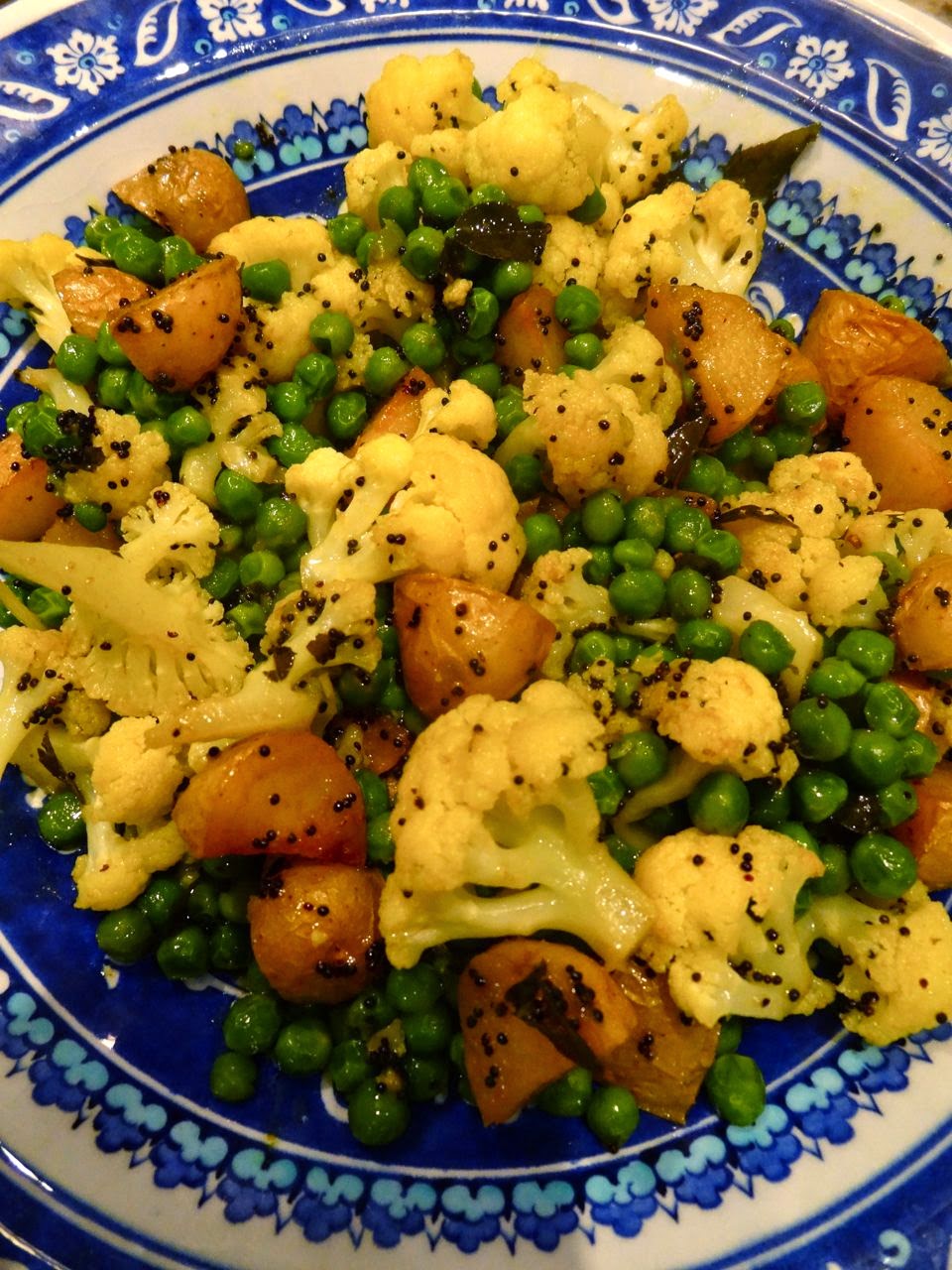 Scrumpdillyicious: Aloo Gobi with Cauliflower, New ... Scrumpdillyicious: Aloo Gobi with Cauliflower, New ...