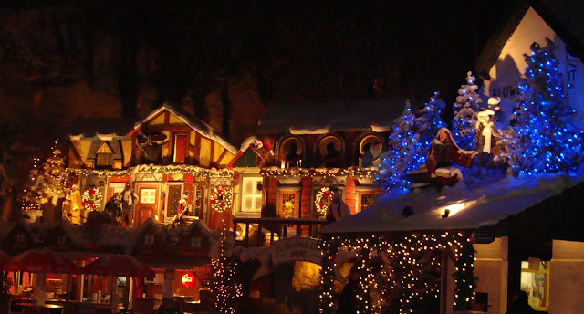 Christmas In Cities Around The World! [PART 1] - Tapandaola111