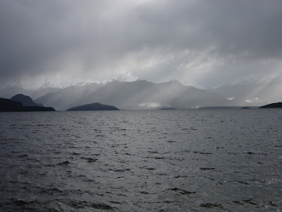 Lago Manapouri. Parque Nacional Fiordland, Nueva Zelanda Lago Manapouri. Parque Nacional Fiordland, Nueva Zelanda