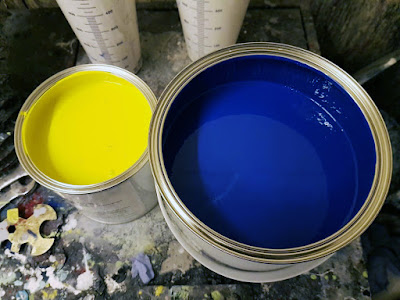 Sulfur Yellow and Porsche Z12 Voodoo Blue Paints