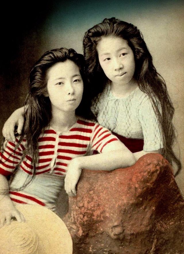 Beautiful Old Photos of Geisha and Maiko