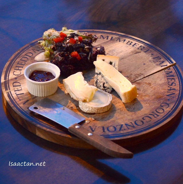 Cheese combination platter